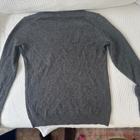 Everlane 100% cashmere gray long sleeve crewneck sweater - Picture 5 of 7